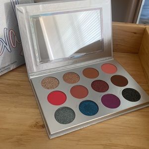 PUR Festival 2.0.    12 -Pressed Pigment Palette